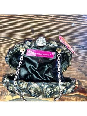🔥NEW w/TAGS🔥 EXPRESSIONS NYC Beautifully Chic Hardcase ROSE PEDAL CLUTCH/PURSE